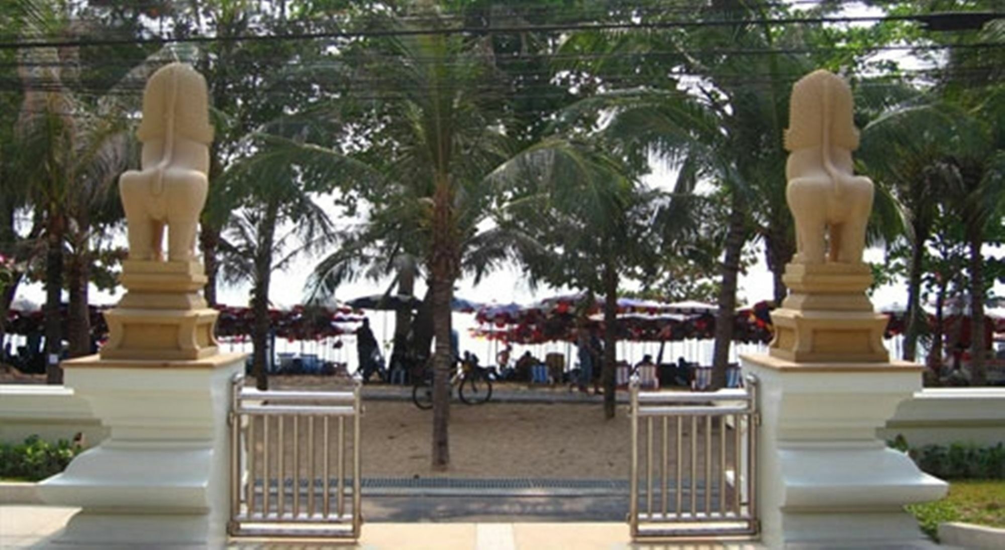 Avalon Beach Resort Pattaya Buitenkant foto